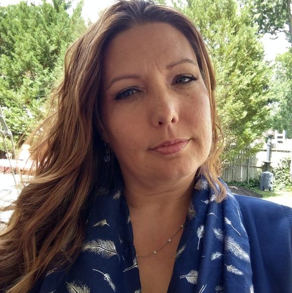 Meet your Posher, Danielle - Picture 1 of 1